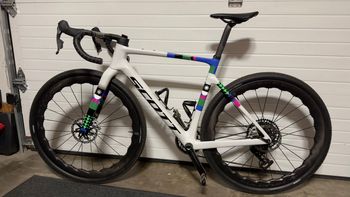Used Scott Scott Addict RC 2025 Road & Gravel, Light Gray — image 5 of 7
