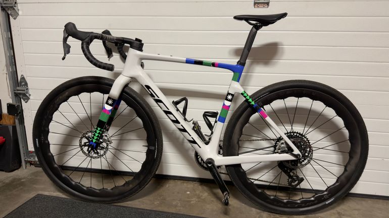 Used Scott Scott Addict RC 2025 Road & Gravel, Light Gray — image 5 of 7