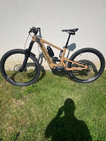 Used Santa Cruz Bullit R / Carbon CC 2024 2024 Mountainbike, Orange, 29, 27.5 — image 2 of 4