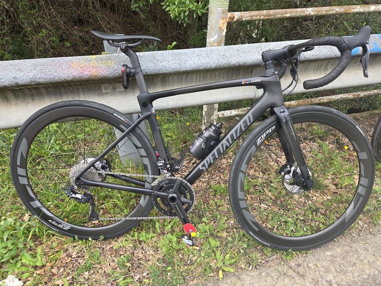Used Specialized Roubaix Expert 2022 2022 Road & Gravel, Schwarz — image 1 of 4