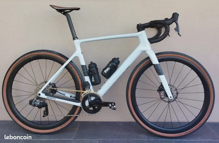 Used Scott Addict Gravel 20 2024 2024 Road & Gravel — image 1 of 4