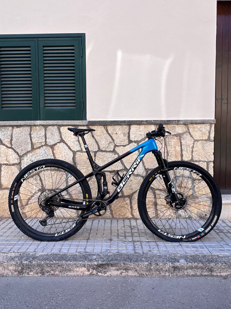 Used Berria MAKO 5 2022 2022 Mountainbike, Blau — image 1 of 8