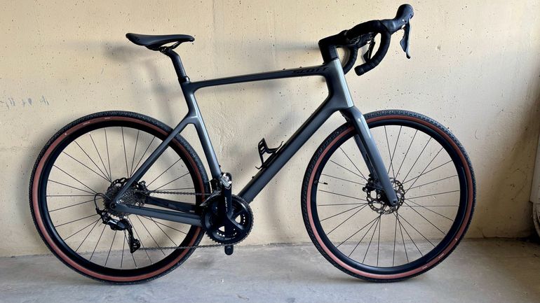Used Scott Metrix Shimano 105 2022 Road & Gravel, Light Gray — image 1 of 9