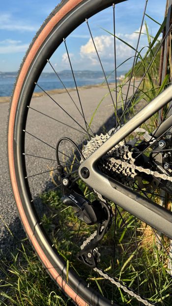 Used Scott Metrix Shimano 105 2022 Road & Gravel, Light Gray — image 6 of 9