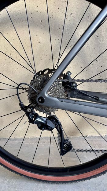Used Scott Metrix Shimano 105 2022 Road & Gravel, Light Gray — image 3 of 9