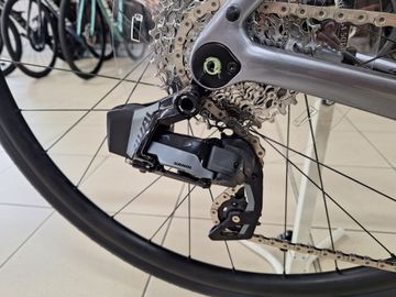 Giant Defy Advanced E+ Elite 2 2026 2026 Road & Gravel de segunda mano, Gris claro — imagen 3 de 3