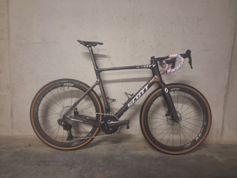 Used Scott Addict Gravel 20 2022 Frameset 2022 Road & Gravel — image 1 of 3