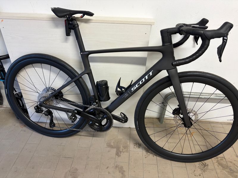 Scott Addict 30 2026 2026 Road & Gravel d'occasion