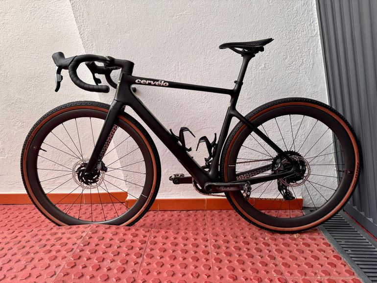 Used Cervélo Áspero 5 SRAM Force XPLR ETap AXS 2024 2024 Road & Gravel — image 1 of 4