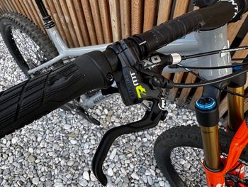 Used Nukeproof Scout V2 275 (L) - Custom Build - Fox 36 Factory, Hope, Magura MT7 2021 Mountainbike — image 2 of 19