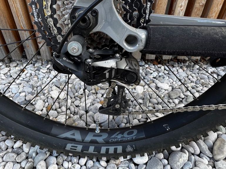 Used Nukeproof Scout V2 275 (L) - Custom Build - Fox 36 Factory, Hope, Magura MT7 2021 Mountainbike — image 4 of 19
