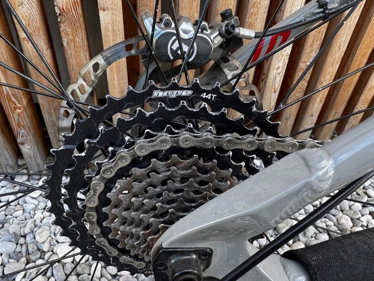 Used Nukeproof Scout V2 275 (L) - Custom Build - Fox 36 Factory, Hope, Magura MT7 2021 Mountainbike — image 14 of 19