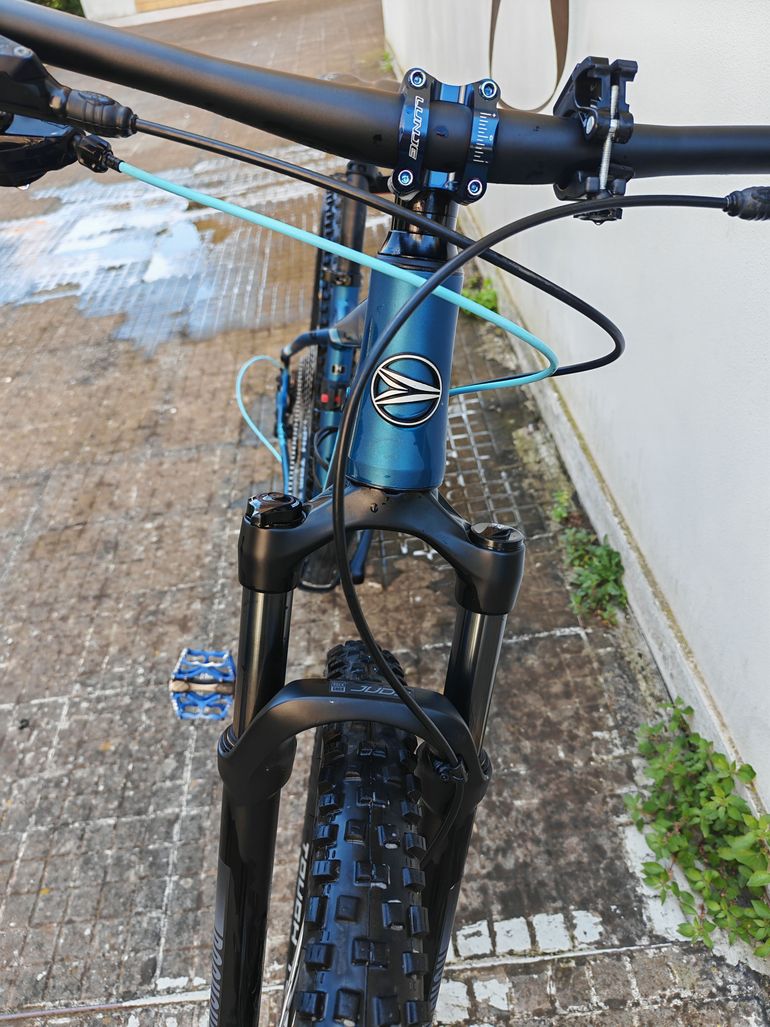 Used Silverback Splash Elite 2023 2023 Mountainbike, Blue, 29, 27.5 — image 3 of 6