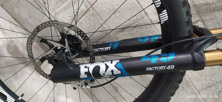Used YT Industries TUES 29 CF Pro Race 2019 2019 Mountainbike — image 8 of 9