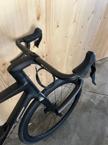 Used BMC Roadmachine 01 THREE 2026 2026 Road & Gravel, Black — image 3 of 7