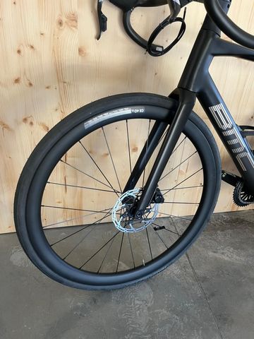 Used BMC Roadmachine 01 THREE 2026 2026 Road & Gravel, Black — image 4 of 7