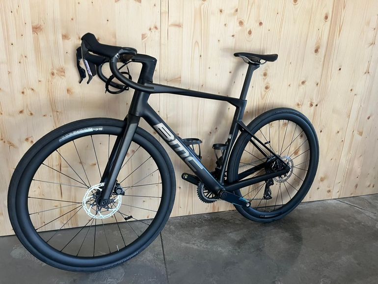 Used BMC Roadmachine 01 THREE 2026 2026 Road & Gravel, Black — image 2 of 7
