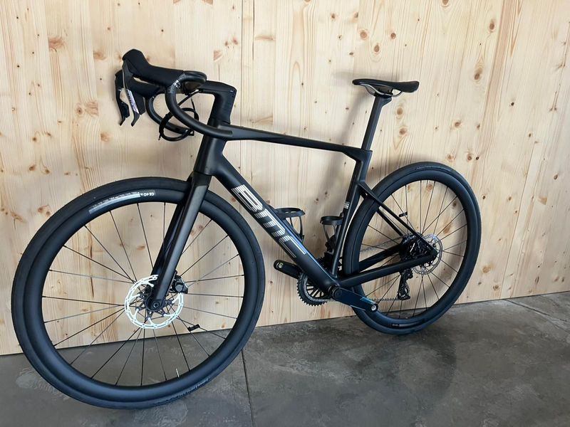 Used BMC Roadmachine 01 THREE 2026 2026 Road & Gravel, Black — image 2 of 7