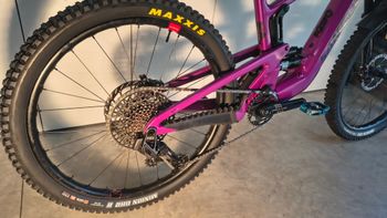 Used Santa Cruz Heckler SL X0 AXS RSV / Carbon CC 2024 2024 Mountainbike, Purple, 29, 27.5 — image 14 of 15
