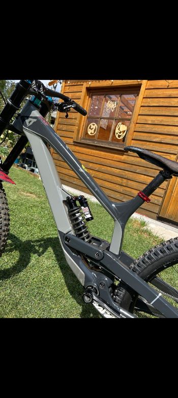 Used YT Industries Tues Base AL 27 2021 2021 Mountainbike, Light Gray, 27.5 — image 10 of 11