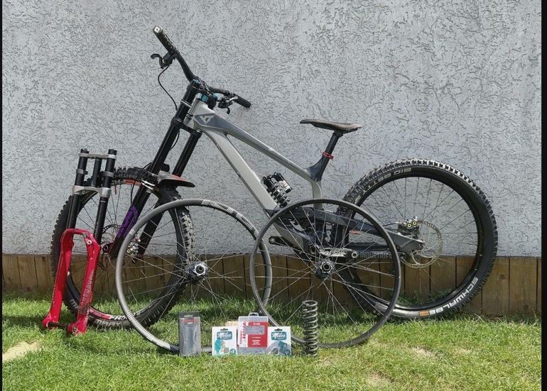 Used YT Industries Tues Base AL 27 2021 2021 Mountainbike, Light Gray, 27.5 — image 1 of 11