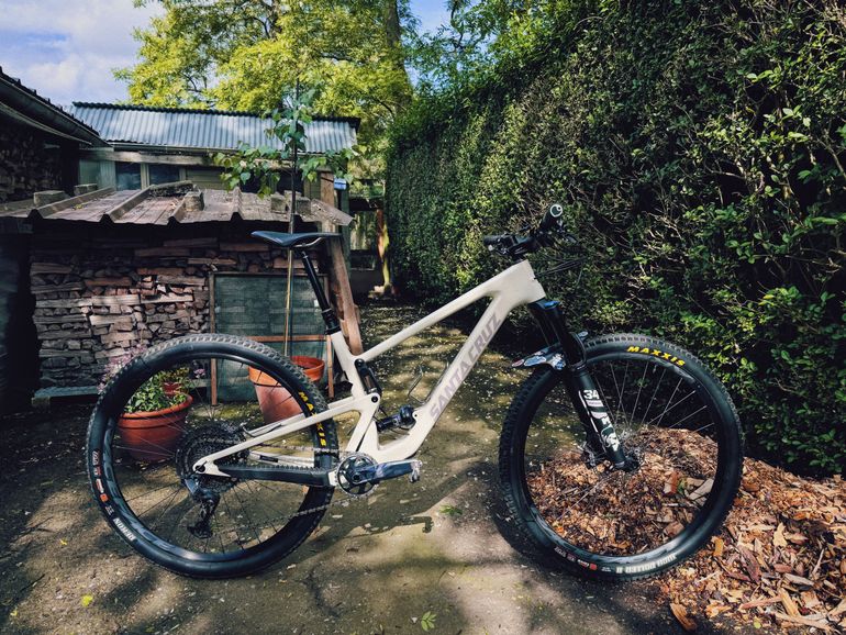 Used Santa Cruz Tallboy S / Carbon C / 29 2021 2021 Mountainbike, White, 29 — image 1 of 8