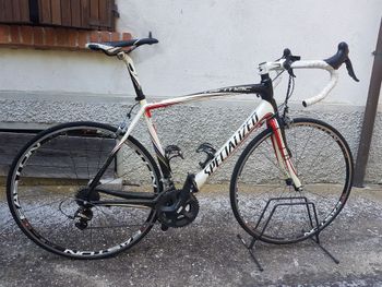 Used Specialized Men's Tarmac Comp 2018 2018 Road & Gravel, White — image 2 of 5