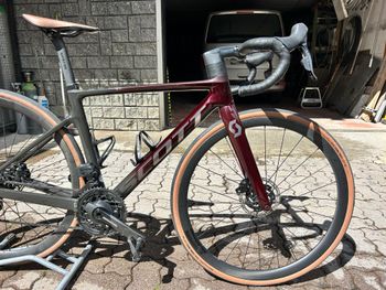 Used Scott Addict RC 10 2024 2024 Road & Gravel — image 6 of 11