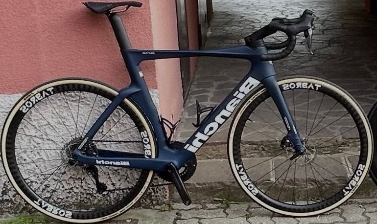 Used Bianchi Oltre Comp Ultegra Di2 2025 2025 Road & Gravel, Blau — image 8 of 19