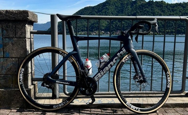 Used Bianchi Oltre Comp Ultegra Di2 2025 2025 Road & Gravel, Blau — image 1 of 19