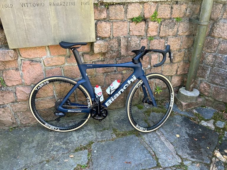 Used Bianchi Oltre Comp Ultegra Di2 2025 2025 Road & Gravel, Blau — image 4 of 19