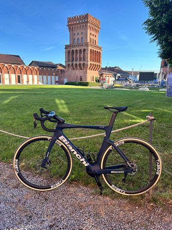 Used Bianchi Oltre Comp Ultegra Di2 2025 2025 Road & Gravel, Blau — image 9 of 19