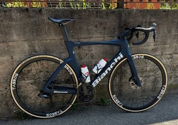 Used Bianchi Oltre Comp Ultegra Di2 2025 2025 Road & Gravel, Blau — image 14 of 19