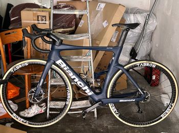 Used Bianchi Oltre Comp Ultegra Di2 2025 2025 Road & Gravel, Blau — image 16 of 19