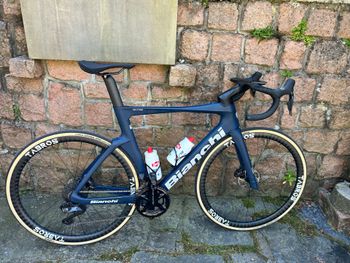 Used Bianchi Oltre Comp Ultegra Di2 2025 2025 Road & Gravel, Blau — image 2 of 19
