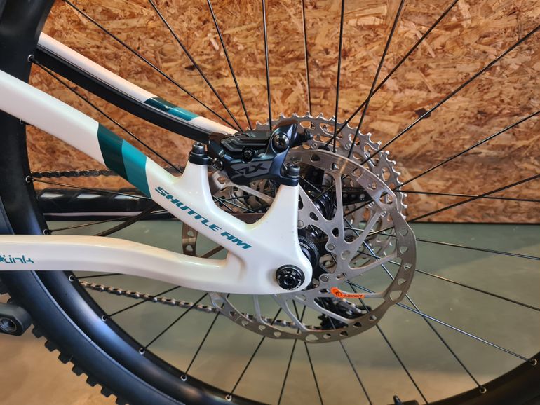 Used Pivot SHUTTLE AM Ride SLX/XT 2025 2025 Mountainbike, White — image 8 of 9