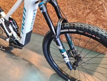 Used Pivot SHUTTLE AM Ride SLX/XT 2025 2025 Mountainbike, White — image 5 of 9