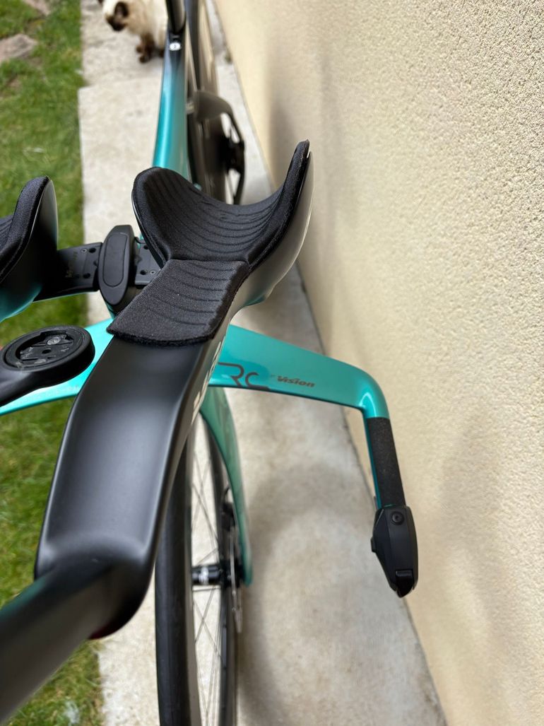 Used Bianchi Aquila RC Dura Ace Di2 4IIII Pwm 2025 2025 Road & Gravel, Schwarz — image 7 of 16