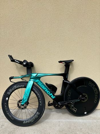 Used Bianchi Aquila RC Dura Ace Di2 4IIII Pwm 2025 2025 Road & Gravel, Schwarz — image 2 of 16