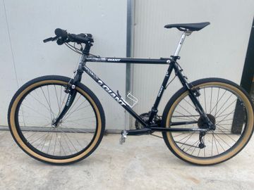 Used Giant Custom Shimano Deore 1990 Mountainbike, Black — image 2 of 8