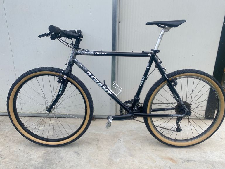 Used Giant Giant Custom Shimano Deore 1990 Mountainbike, Black — image 2 of 8
