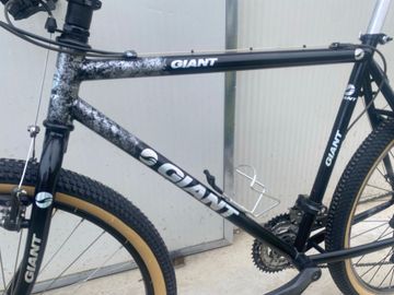 Used Giant Custom Shimano Deore 1990 Mountainbike, Black — image 7 of 8