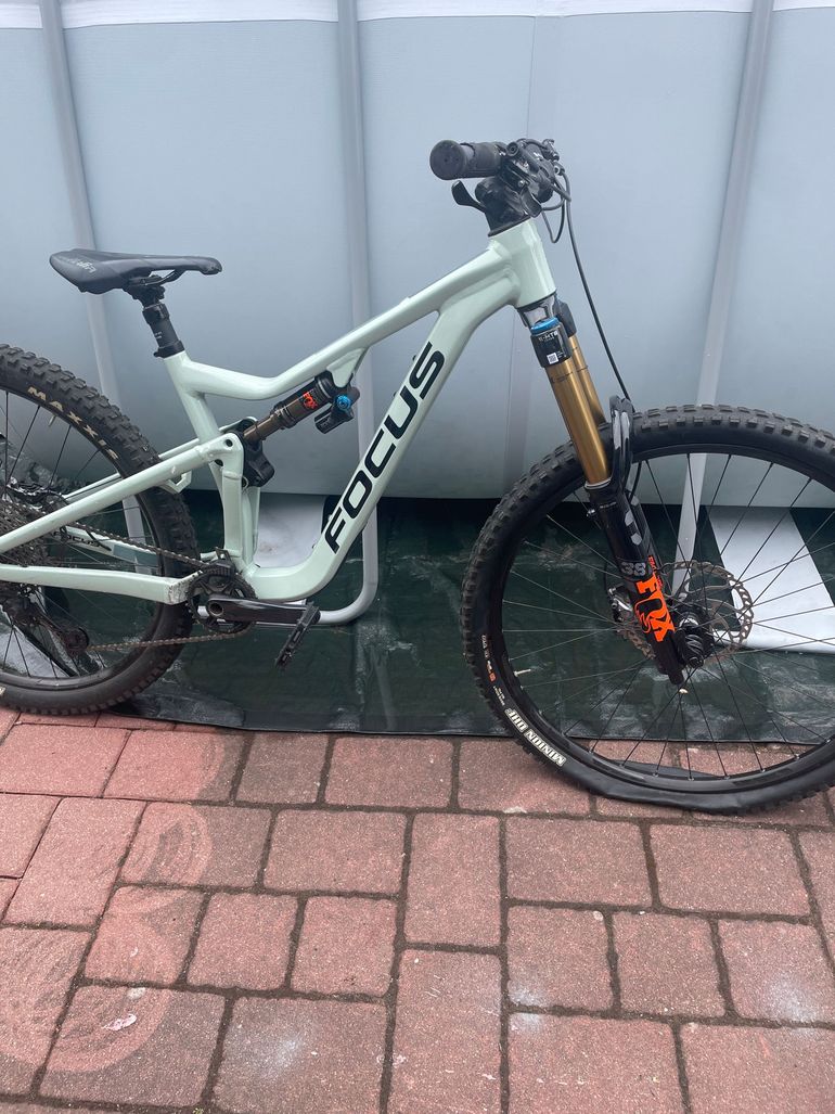 Used Focus JAM 6.9 2022 2022 Mountainbike, Light Gray, 29 — image 1 of 5