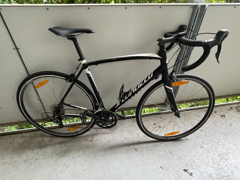 Used Specialized Allez E5 Sport 2016 2016 Road & Gravel, Black — image 1 of 6