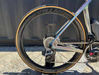 Used Trek Madone SLR 9 AXS Gen 8 2025 2025 Road & Gravel, Light Gray — image 2 of 7