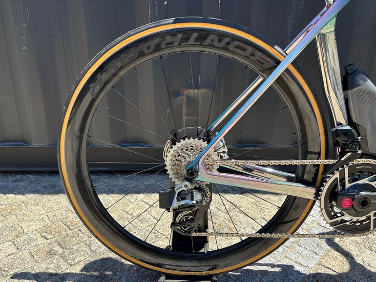 Used Trek Madone SLR 9 AXS Gen 8 2025 2025 Road & Gravel, Light Gray — image 2 of 7