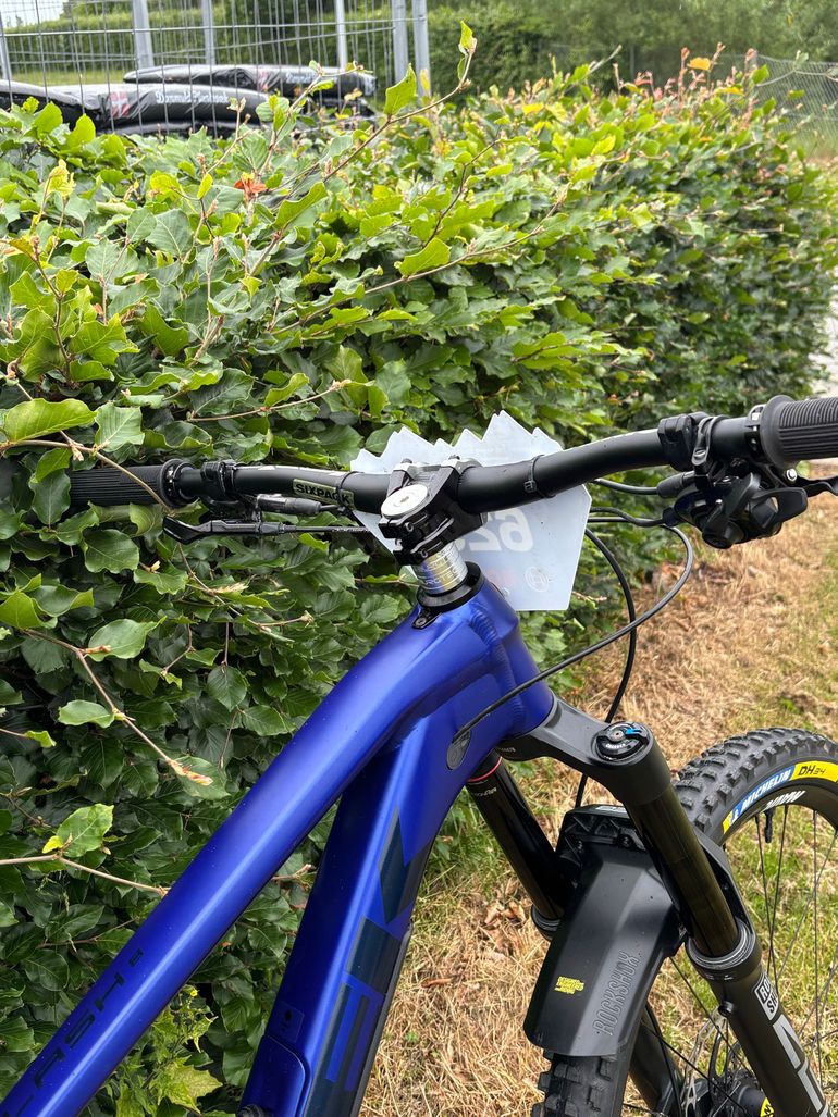 Used Trek Slash 8 Gen 5 2023 2023 Mountainbike, Blau, 29 — image 6 of 7