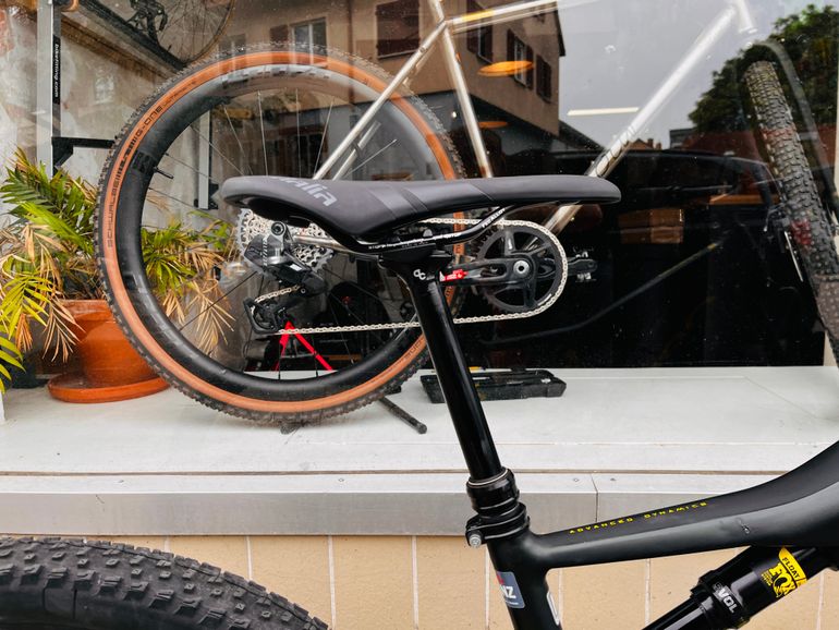 Used Orbea OCCAM H20 LT 2022 2022 Mountainbike, Black — image 8 of 10