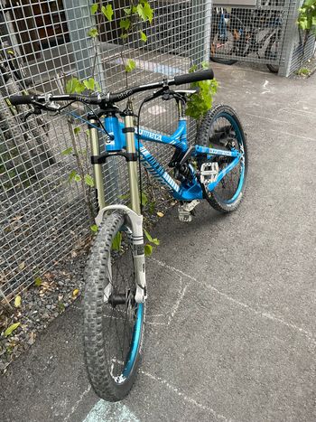 Used Commencal SUPREME DH V4 RACE ROCKSHOX 650B 2016 2016 Mountainbike — image 2 of 5