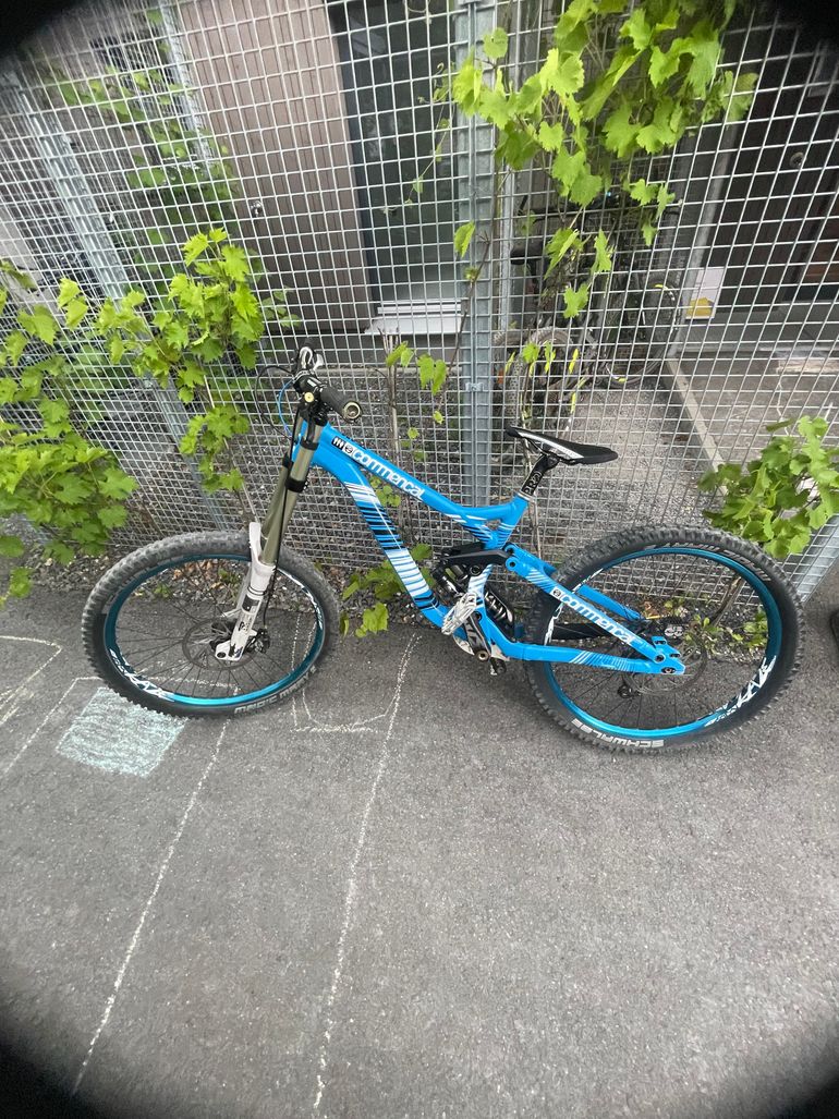 Used Commencal SUPREME DH V4 RACE ROCKSHOX 650B 2016 2016 Mountainbike — image 5 of 5